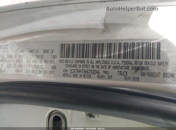 3C6TR4HTXHG763246 2017 RAM 2500 White Widok komory silnika