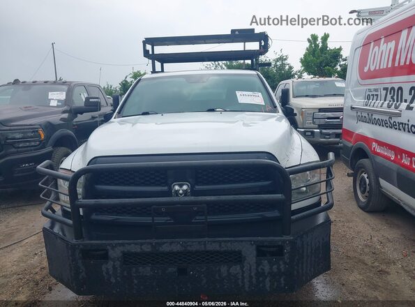 3C6TR4HTXHG763246 2017 RAM 2500 White Widok zestawu wskaźników