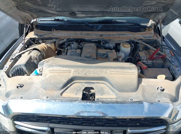 3C6UR5CL3NG411638 2022 RAM 2500 Серебряный Вид сзади