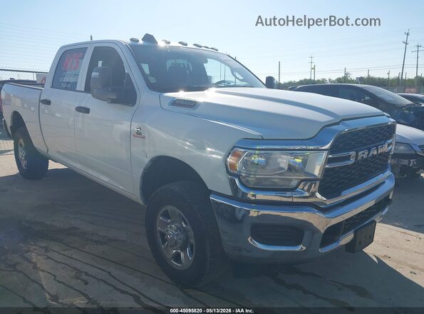 3C6UR5CL5RG264745 2024 RAM 2500 Белый Передняя правая четверть