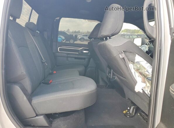 3C6UR5DL1RG330626 2024 RAM 2500 Silver Widok tylnych siedzeń