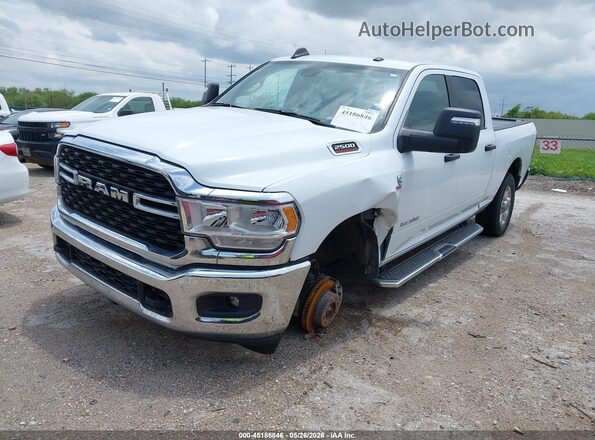 3C6UR5DL2RG303063 2024 RAM 2500 White Vista tres cuartos delantera izquierda