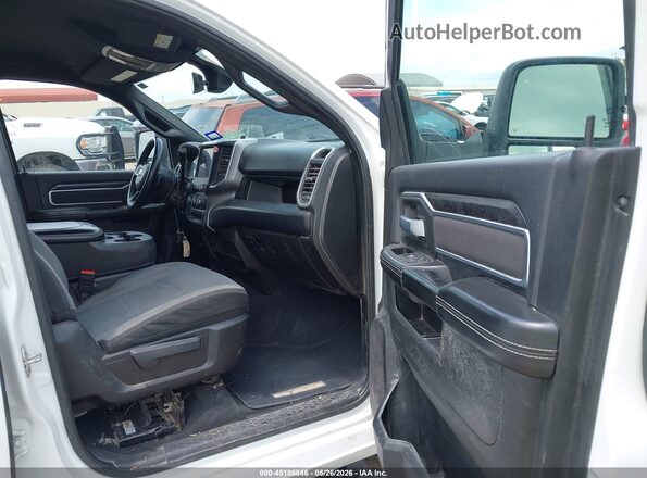3C6UR5DL2RG303063 2024 RAM 2500 White Vista interior delantera