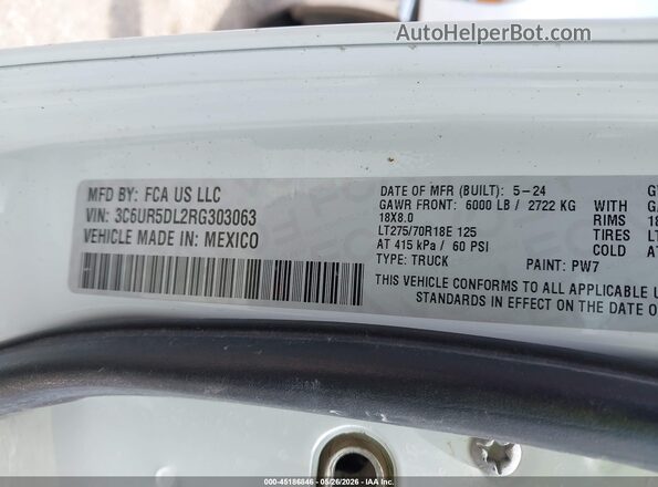 3C6UR5DL2RG303063 2024 RAM 2500 White Vista del compartimento del motor