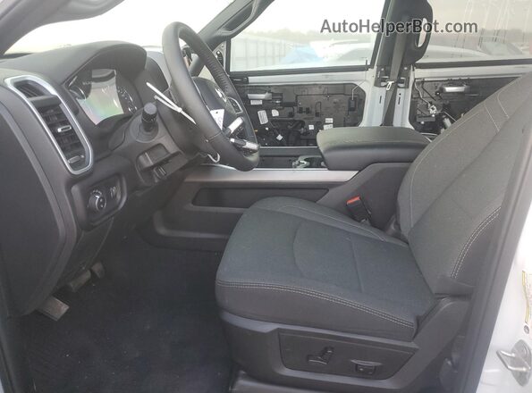3C6UR5DL9RG126351 2024 RAM 2500 Белый Вид салона спереди