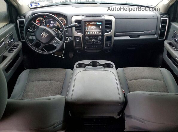 3C6UR5ML2GG159026 2016 RAM 2500 Серебряный Вид панели приборов