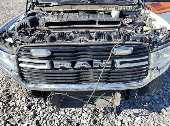 3C7WRKCL5KG646671 2019 RAM 4500 White Սալոնի հետևի տեսք