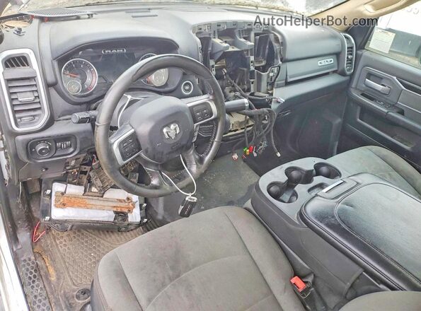 3C7WRMAL3KG648160 2019 RAM 5500 Белый Вид панели приборов