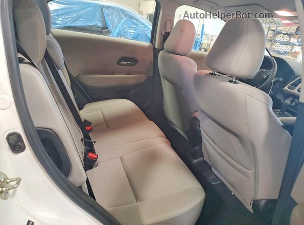 3CZRU6H37HM706298 2017 HONDA HR-V White Widok tylnych siedzeń