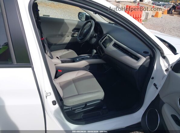 3CZRU6H70JM718950 2018 HONDA HR-V Белый Вид салона спереди