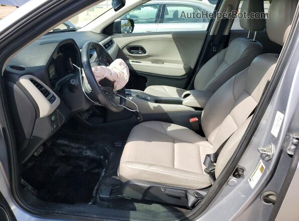3CZRU6H73HM705703 2017 HONDA HR-V Серебряный Вид салона спереди