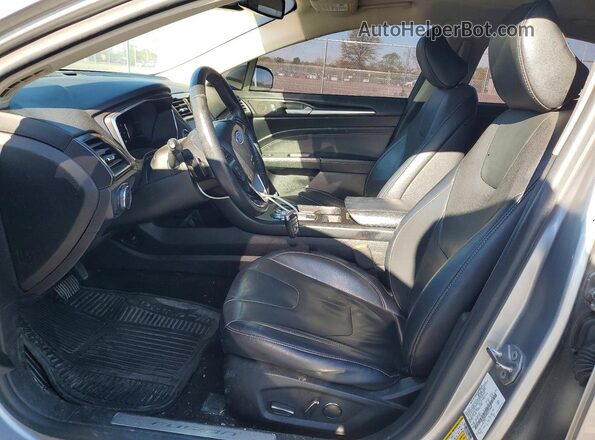 3FA6P0D99LR175842 2020 FORD FUSION Серебряный Вид салона спереди