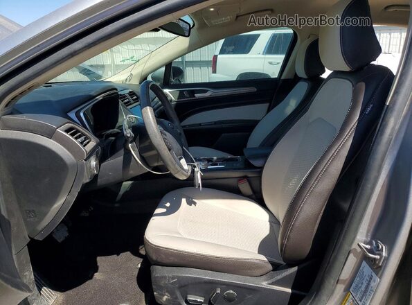3FA6P0HD0LR251575 2020 FORD FUSION Серебряный Вид салона спереди