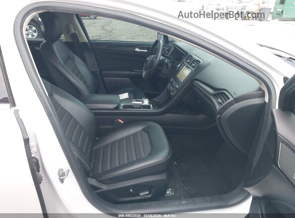 3FA6P0HD5JR229102 2018 FORD FUSION Белый Вид салона спереди