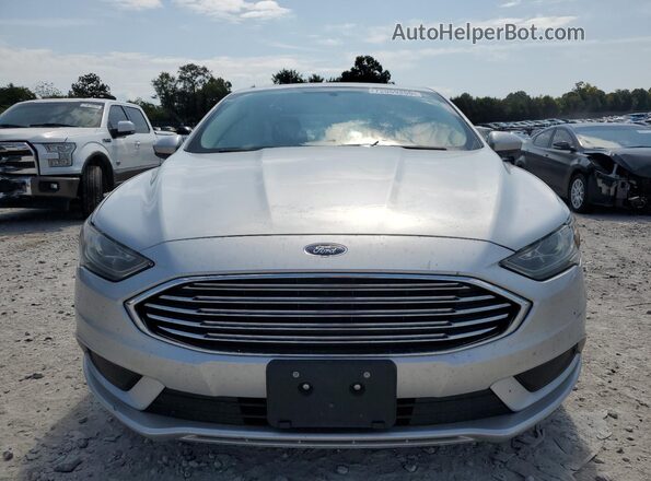 3FA6P0LU0JR100935 2018 FORD FUSION Серебряный Вид спереди