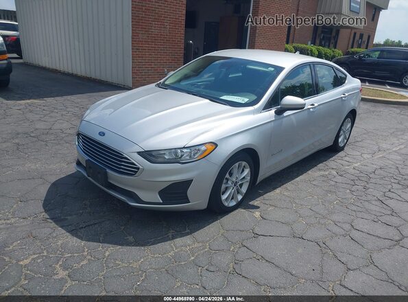 3FA6P0LU1KR211480 2019 FORD FUSION HYBRID Серебряный Передняя левая четверть