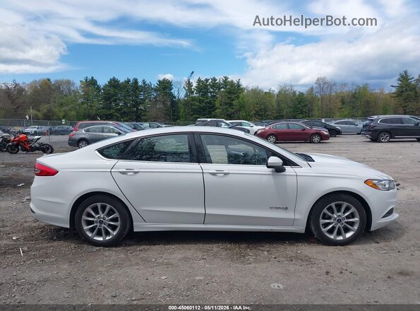 3FA6P0LU2HR136460 2017 FORD FUSION HYBRID Белый Вид задней части салона