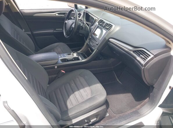 3FA6P0LU2HR136460 2017 FORD FUSION HYBRID Белый Вид салона спереди