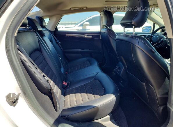 3FA6P0LU3HR217077 2017 FORD FUSION Белый Вид задних сидений