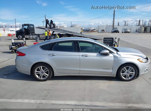 3FA6P0LU3JR269539 2018 FORD FUSION HYBRID Silver Vista interior trasera