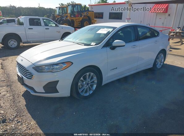 3FA6P0LUXKR274626 2019 FORD FUSION HYBRID Белый Передняя левая четверть