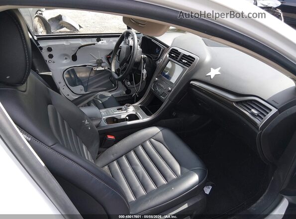 3FA6P0MU3LR158636 2020 FORD FUSION Белый Вид салона спереди