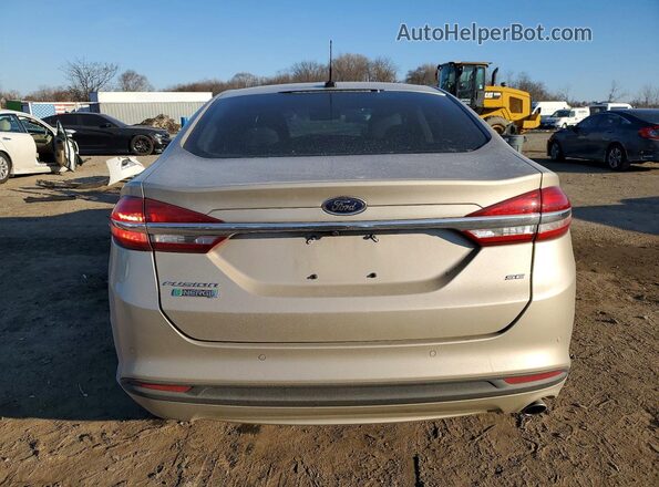 3FA6P0PU1JR106544 2018 FORD FUSION Бежевый Вид сзади
