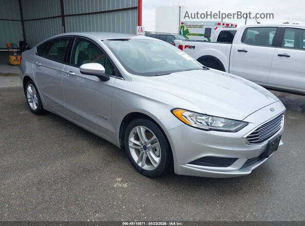 3FA6P0UU2JR254352 2018 FORD FUSION HYBRID Серебряный Передняя правая четверть