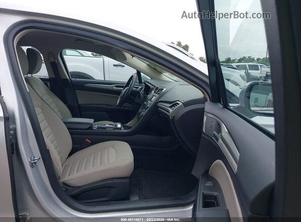 3FA6P0UU2JR254352 2018 FORD FUSION HYBRID Серебряный Вид салона спереди
