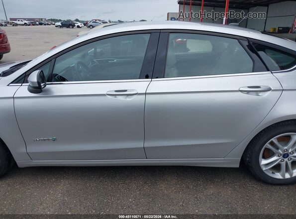 3FA6P0UU2JR254352 2018 FORD FUSION HYBRID Серебряный 