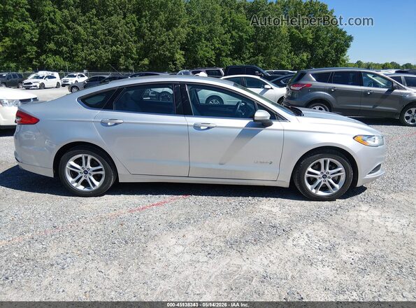 3FA6P0UU7JR281952 2018 FORD FUSION HYBRID Серебряный Вид задней части салона