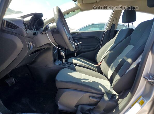 3FADP4AJ3JM123856 2018 FORD FIESTA Silver Вид салону спереду