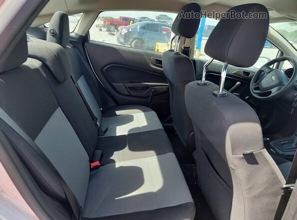 3FADP4AJ6JM111538 2018 FORD FIESTA Белый Вид задних сидений
