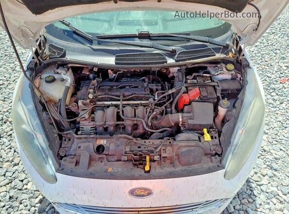 3FADP4AJ6JM111538 2018 FORD FIESTA Белый Вид задней части салона