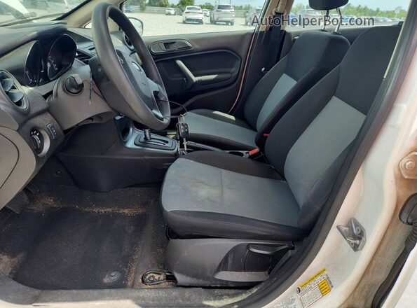 3FADP4AJ6JM111538 2018 FORD FIESTA Белый Вид салона спереди