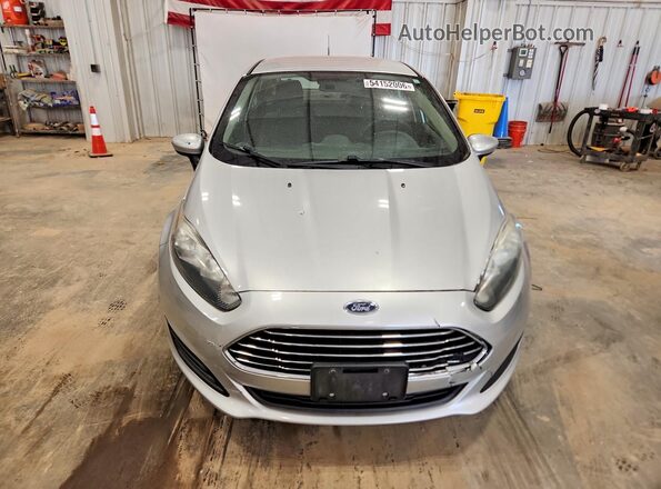 3FADP4AJ8JM134156 2018 FORD FIESTA Серебряный Вид спереди
