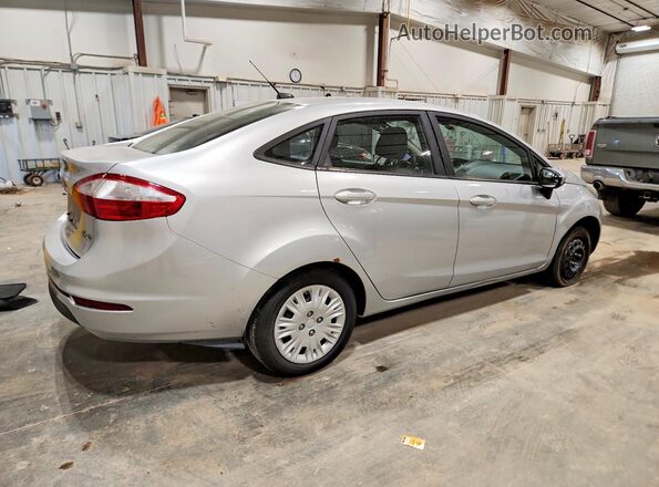 3FADP4AJ8JM134156 2018 FORD FIESTA Серебряный Задняя правая четверть