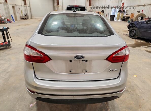 3FADP4AJ8JM134156 2018 FORD FIESTA Серебряный Вид сзади
