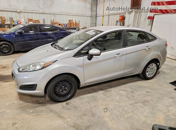 3FADP4AJ8JM134156 2018 FORD FIESTA Серебряный Передняя левая четверть