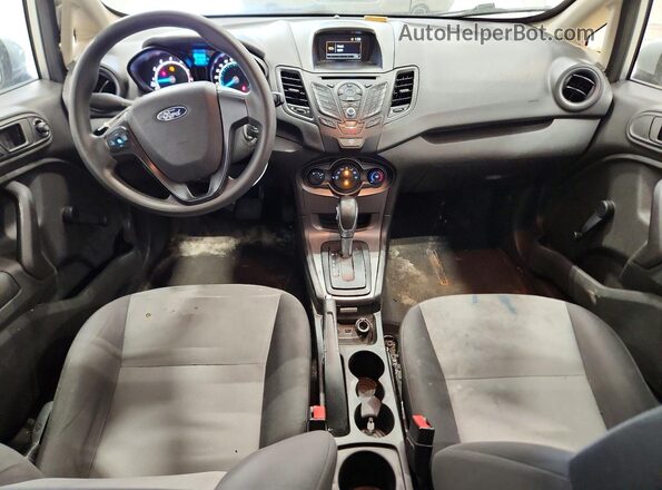 3FADP4AJ8JM134156 2018 FORD FIESTA Серебряный Вид панели приборов