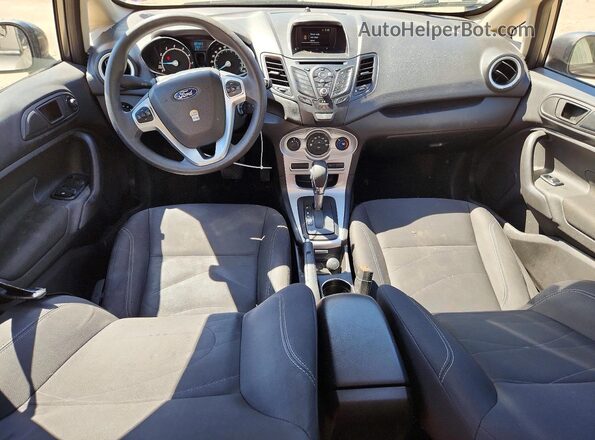3FADP4BJ0JM122923 2018 FORD FIESTA Серый Вид панели приборов