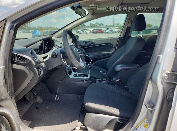 3FADP4BJ0KM154384 2019 FORD FIESTA Серебряный Вид салона спереди