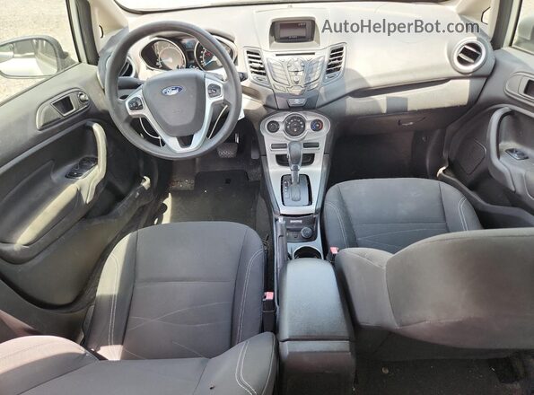 3FADP4BJ0KM154384 2019 FORD FIESTA Серебряный Вид панели приборов