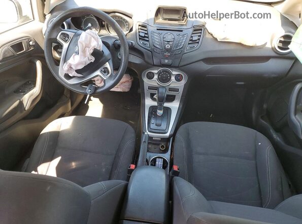 3FADP4BJ1KM132281 2019 FORD FIESTA Белый Вид панели приборов