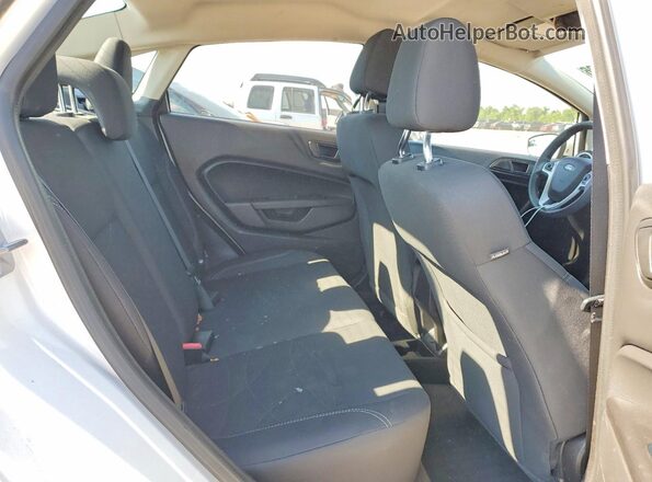 3FADP4BJ4KM125955 2019 FORD FIESTA Белый Вид задних сидений
