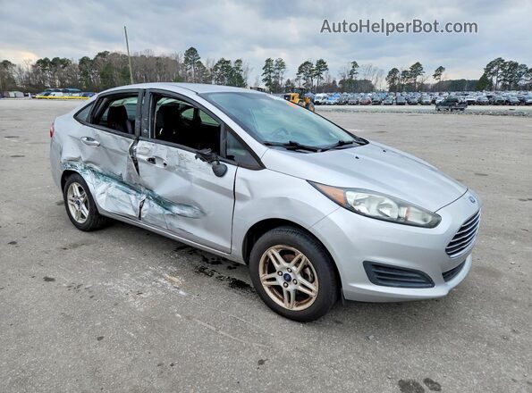 3FADP4BJ5JM144903 2018 FORD FIESTA Серебряный Передняя правая четверть
