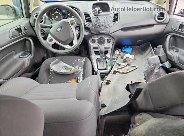 3FADP4BJ5JM144903 2018 FORD FIESTA Серебряный Вид панели приборов