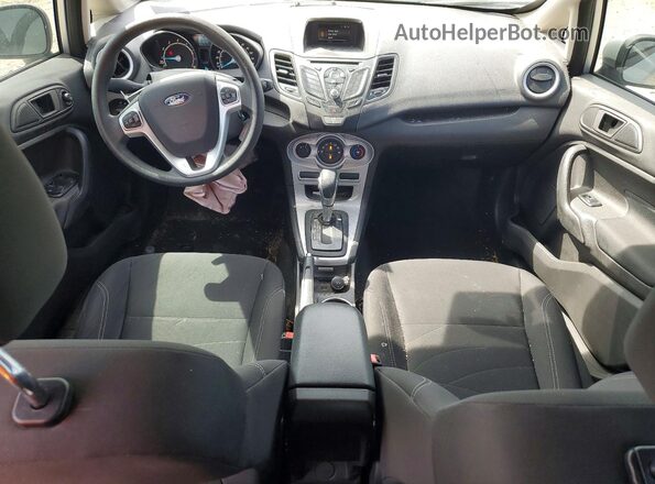 3FADP4BJ7KM132172 2019 FORD FIESTA Серебряный Вид панели приборов