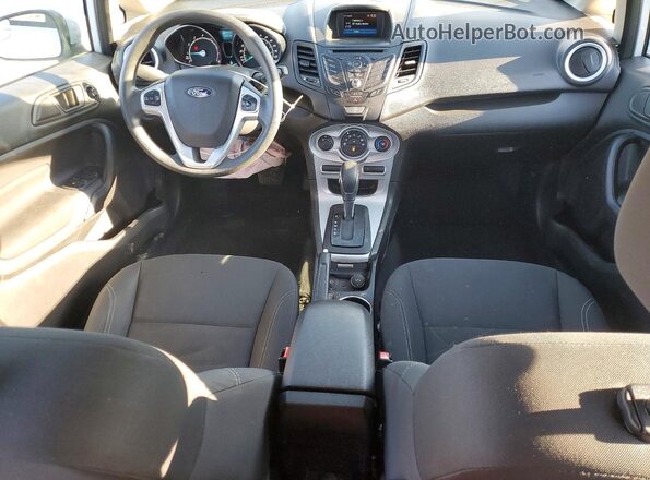 3FADP4EJ2JM108534 2018 FORD FIESTA Белый Вид панели приборов
