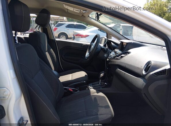 3FADP4EJ2KM105876 2019 FORD FIESTA Белый Вид салона спереди